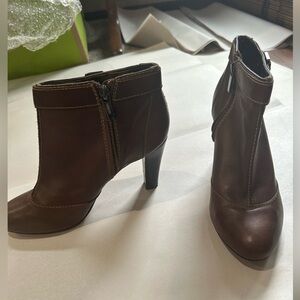 Brown leather ankle boot/ heels.